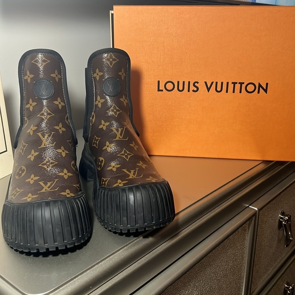 Louis Vuitton ankle boot size 39. Good condition. Some creases, not worn much. - Picture 4 of 14
